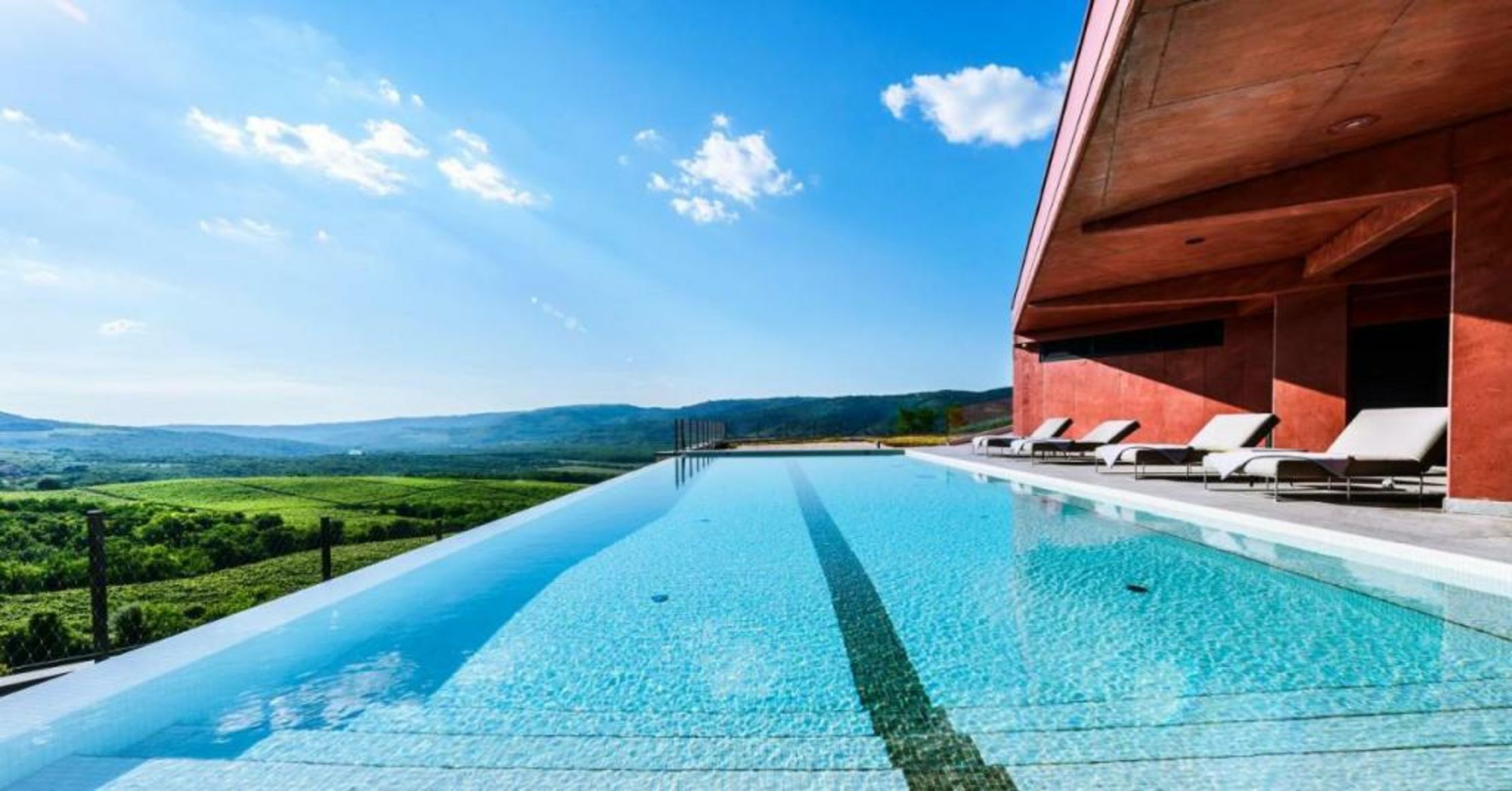 ROXANICH Winery and Design Hotel