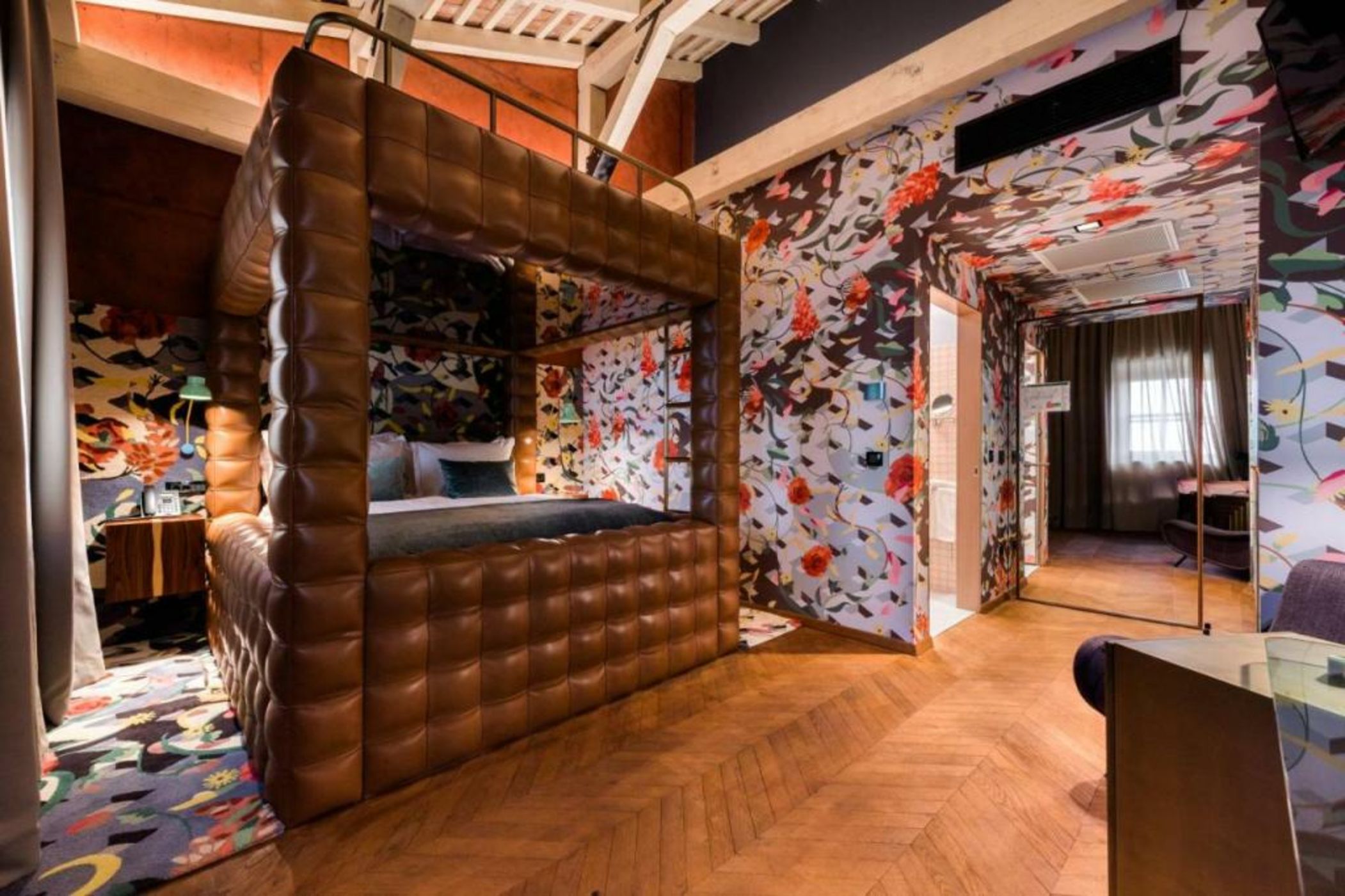 ROXANICH Winery and Design Hotel