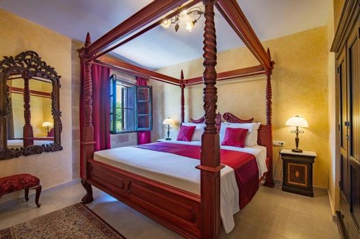 S.Nikolis' Historic Boutique Hotel