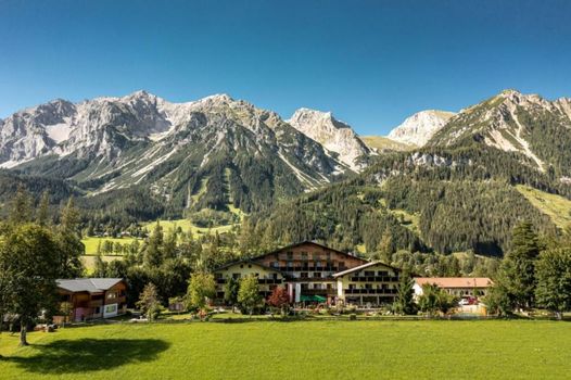 Almfrieden Hotel & Romantikchalet