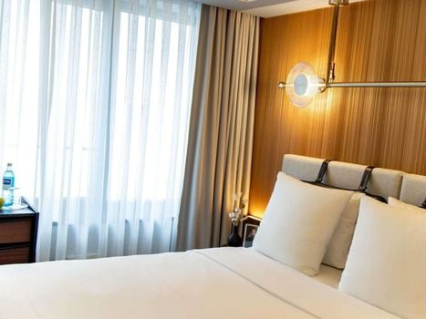 MUZE Hotel Dusseldorf - Handwritten Collection