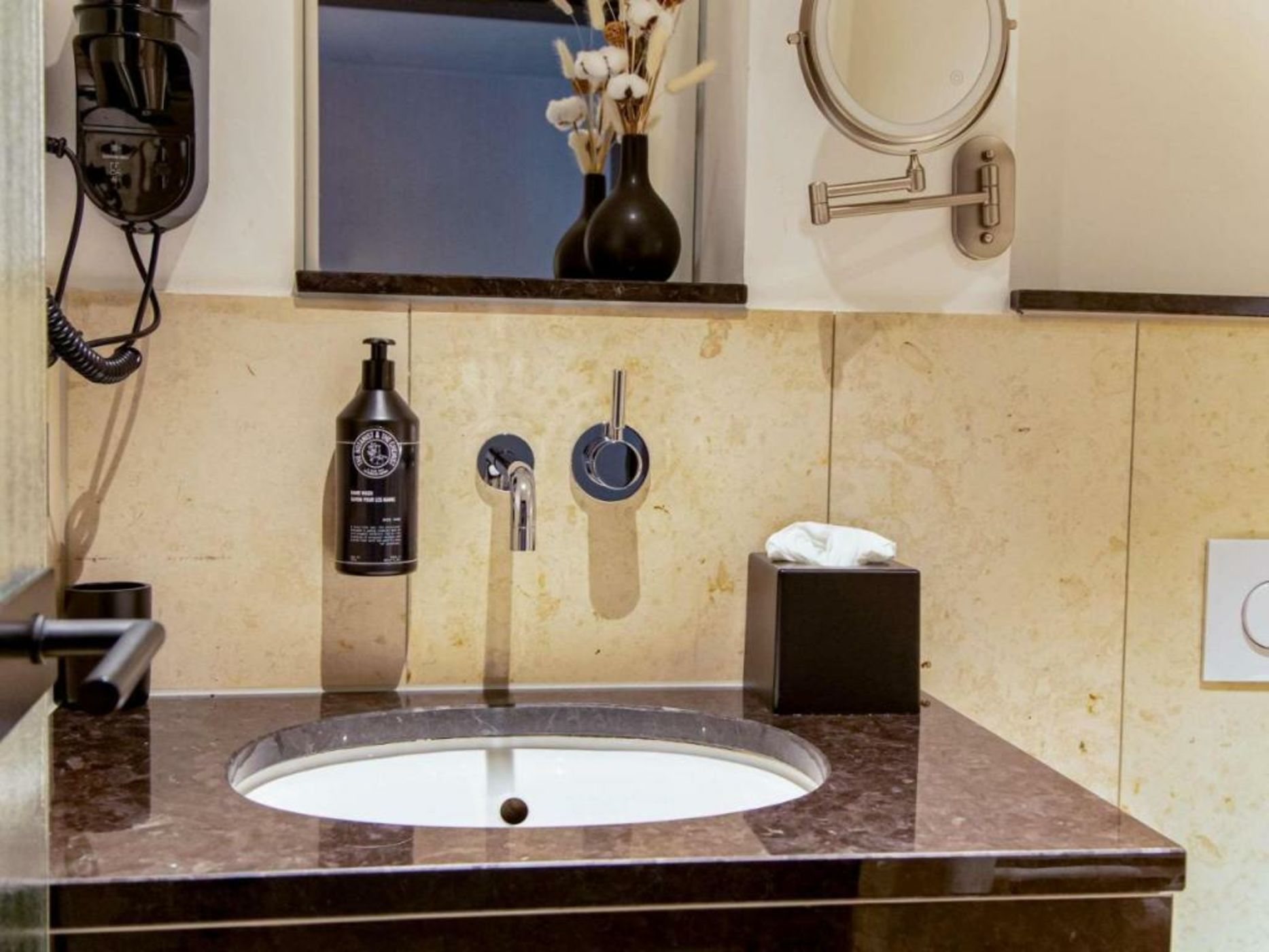 MUZE Hotel Dusseldorf - Handwritten Collection