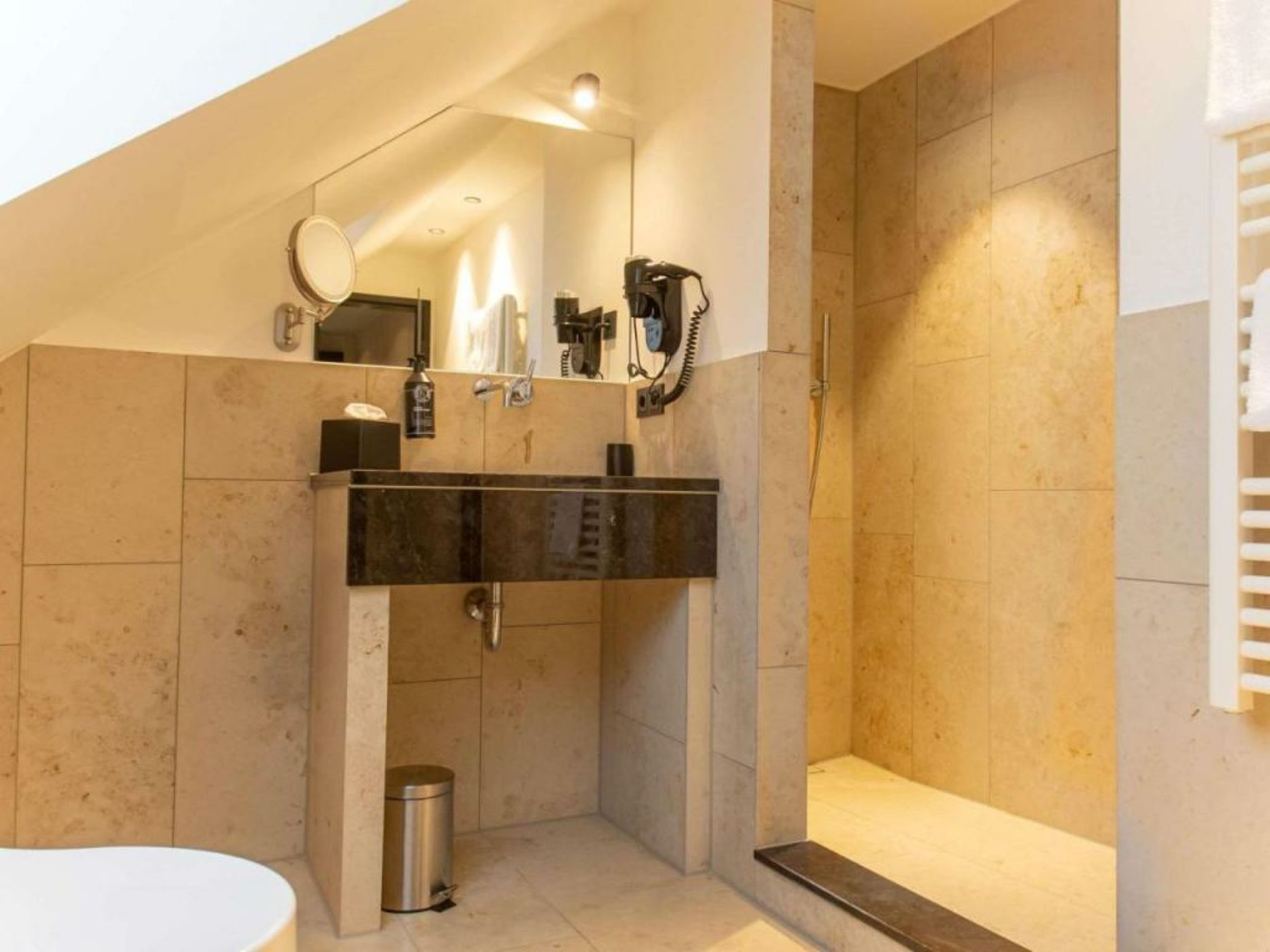 MUZE Hotel Dusseldorf - Handwritten Collection