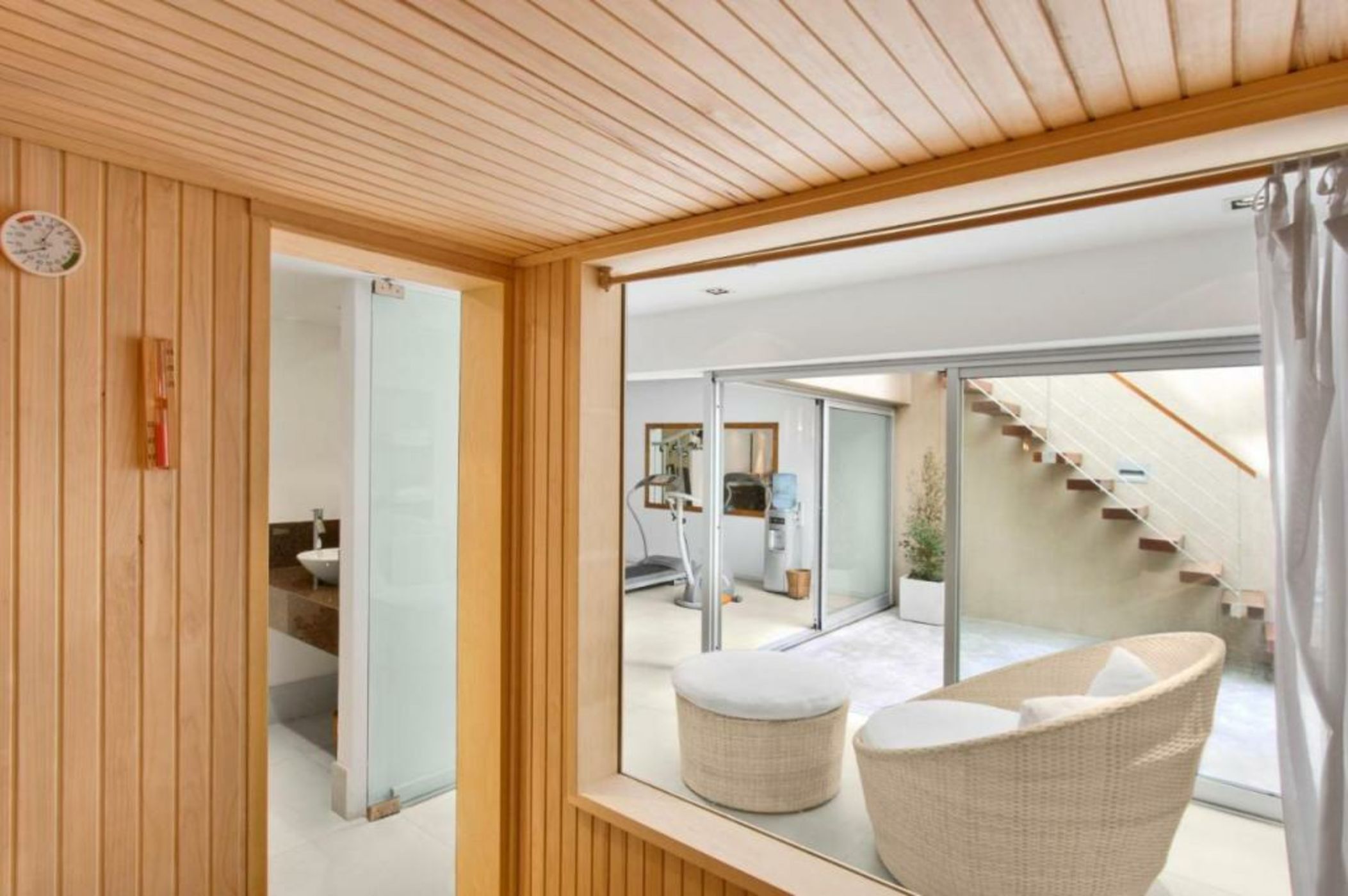 San Isidro Plaza Hotel