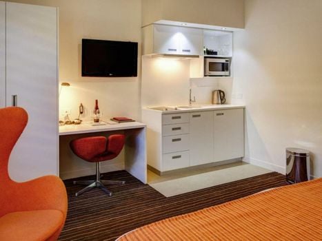 Mantra Charles Hotel