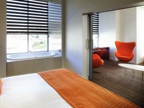 Mantra Charles Hotel