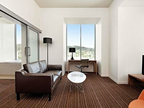 Mantra Charles Hotel