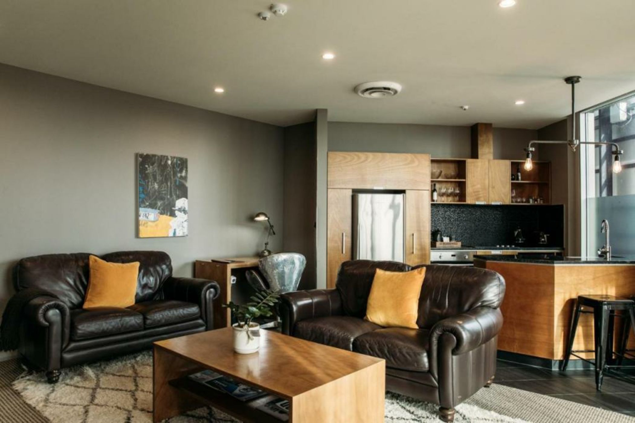 King and Queen Hotel Suites