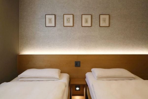 Neon Hotel - Luxury Sleep Retreat -