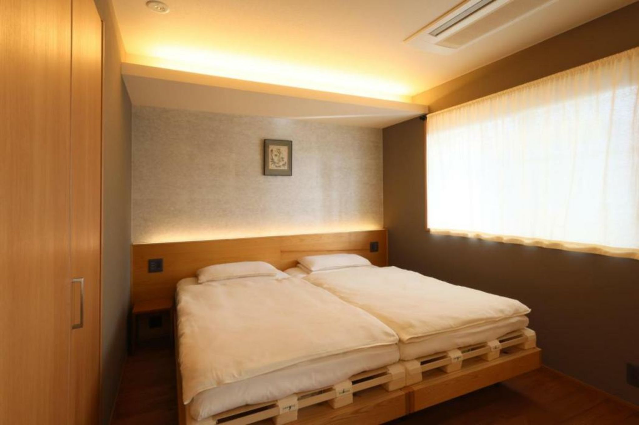 Neon Hotel - Luxury Sleep Retreat -