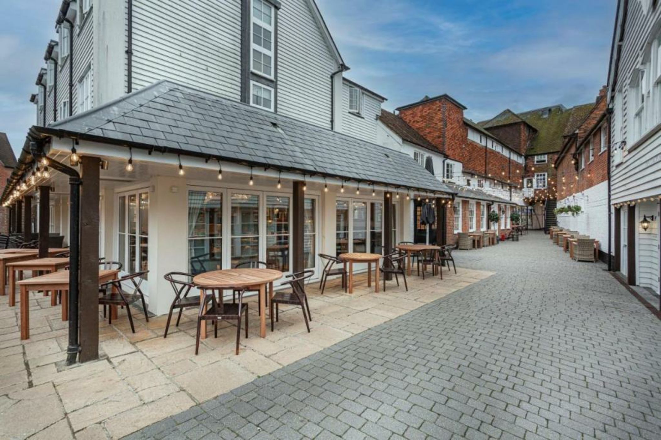 The White Horse Hotel, Romsey, Hampshire - The Coaching Inn Group