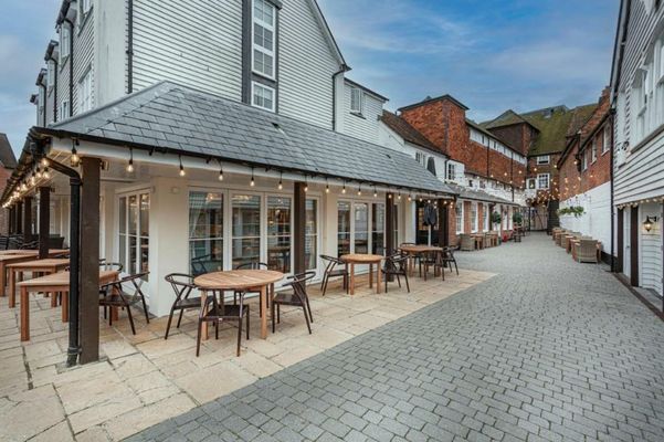 The White Horse Hotel, Romsey, Hampshire - The Coaching Inn Group