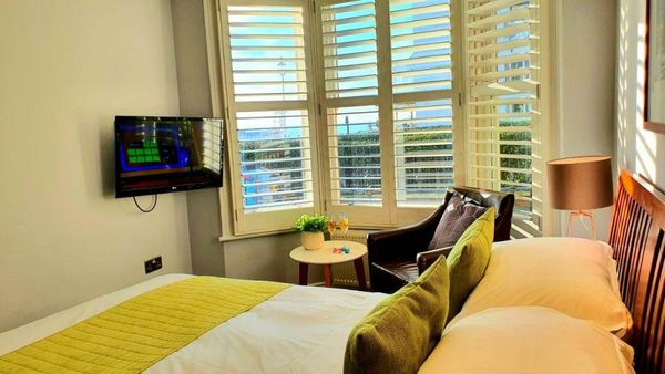 A Room With A View - Free Parking