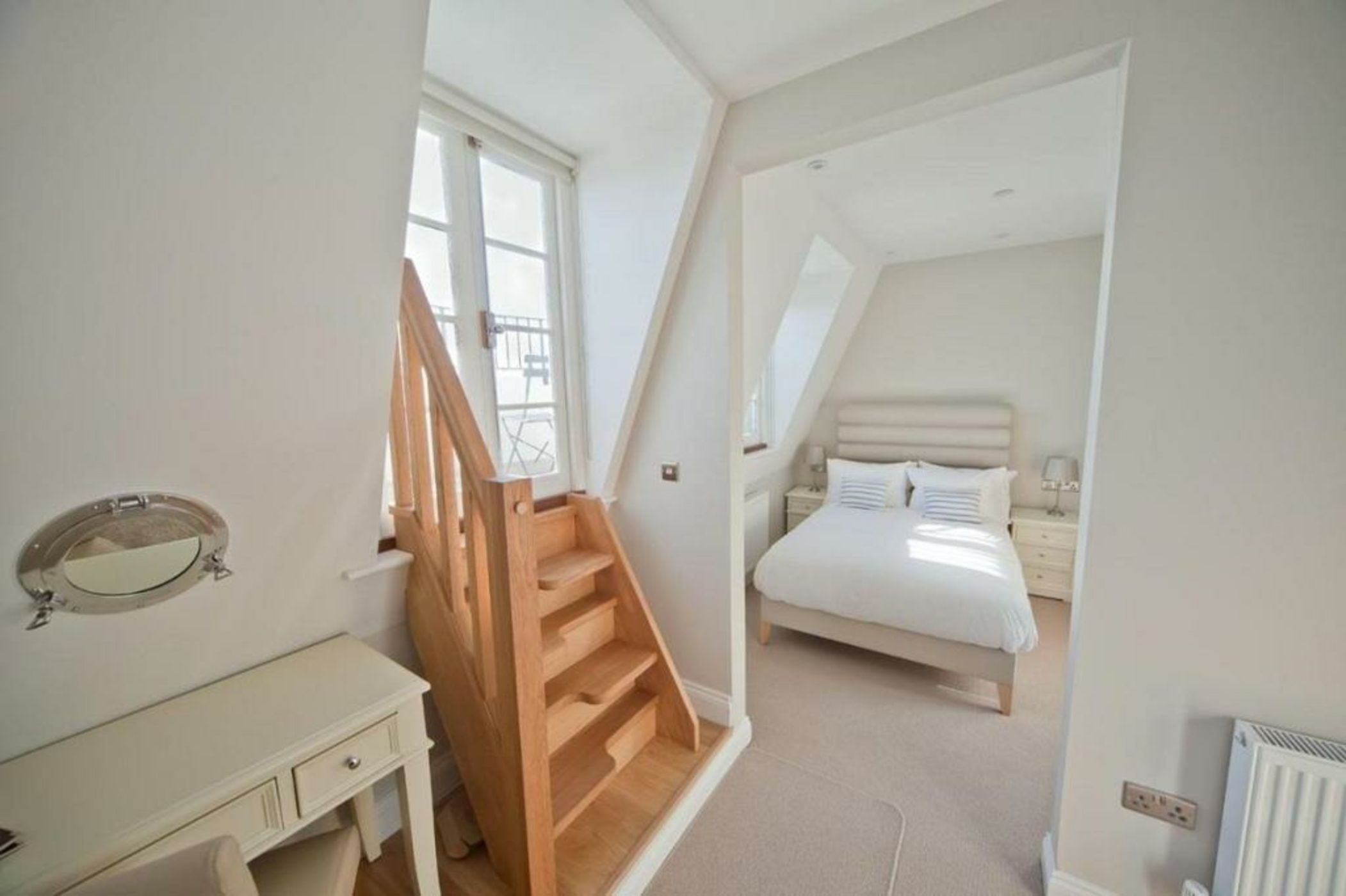 A Room With A View - Free Parking