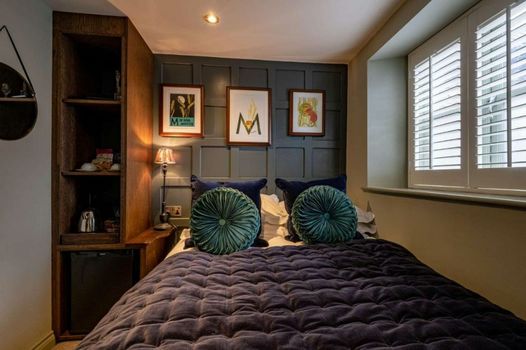 The Bell & Stuart House