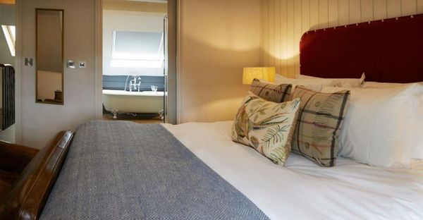 The Plough Inn & Cottages