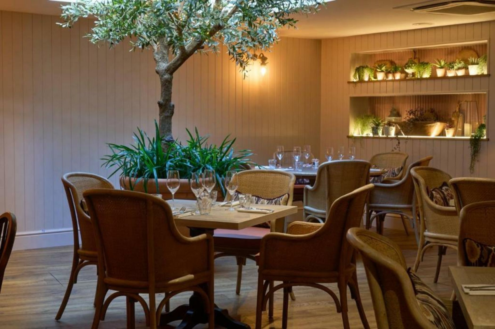 The White Horse - A Heartwood Inn