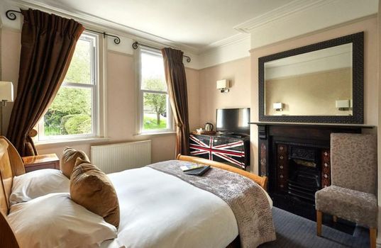 Dorian House Boutique B&B - Free Parking!