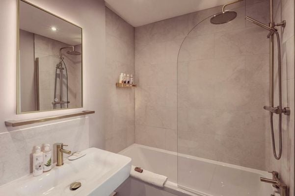 Tweedies Bar and Lodge