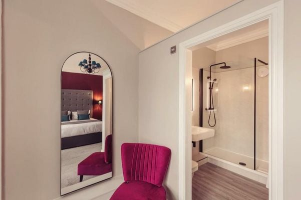 Tweedies Bar and Lodge