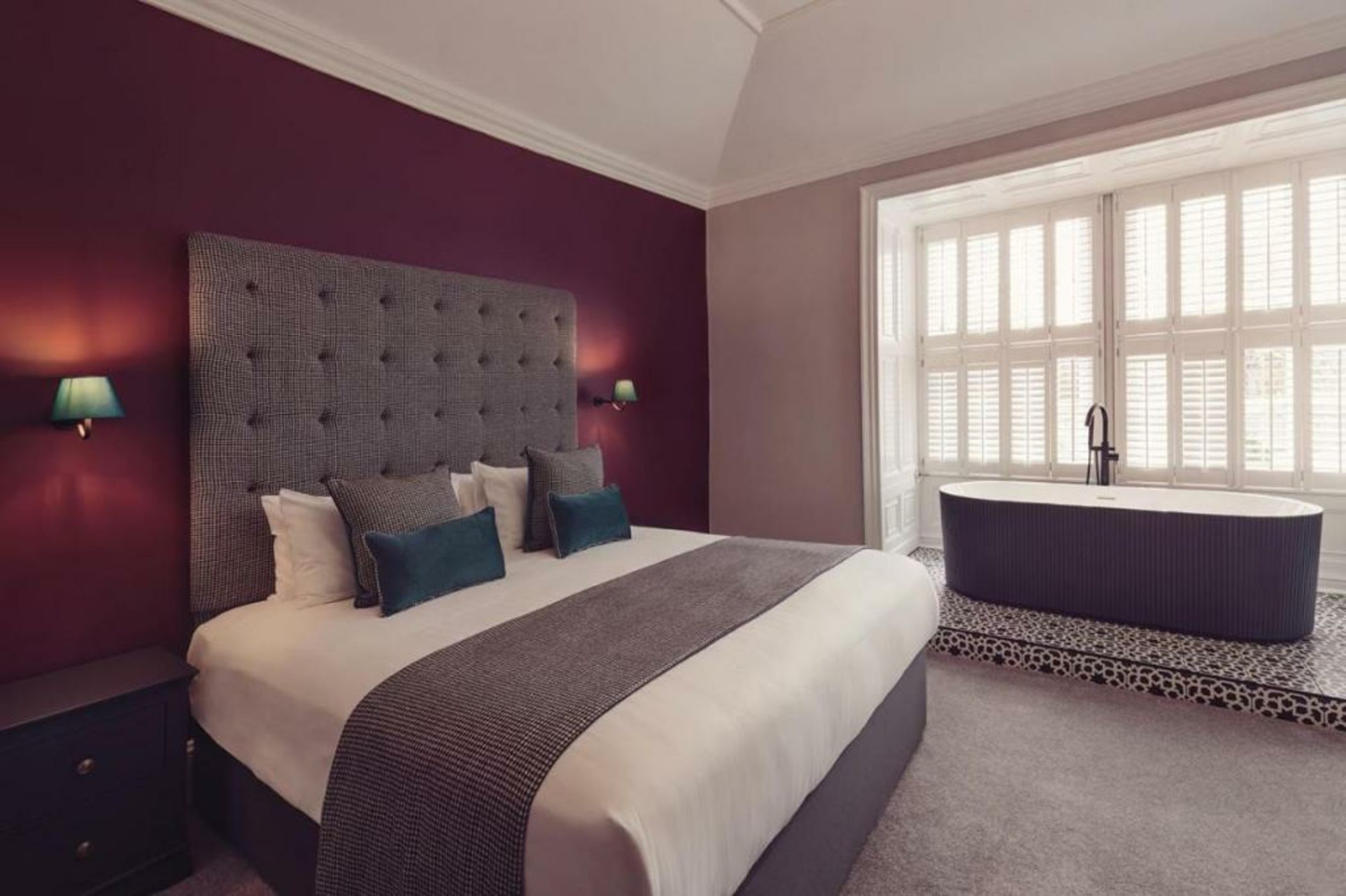 Tweedies Bar and Lodge