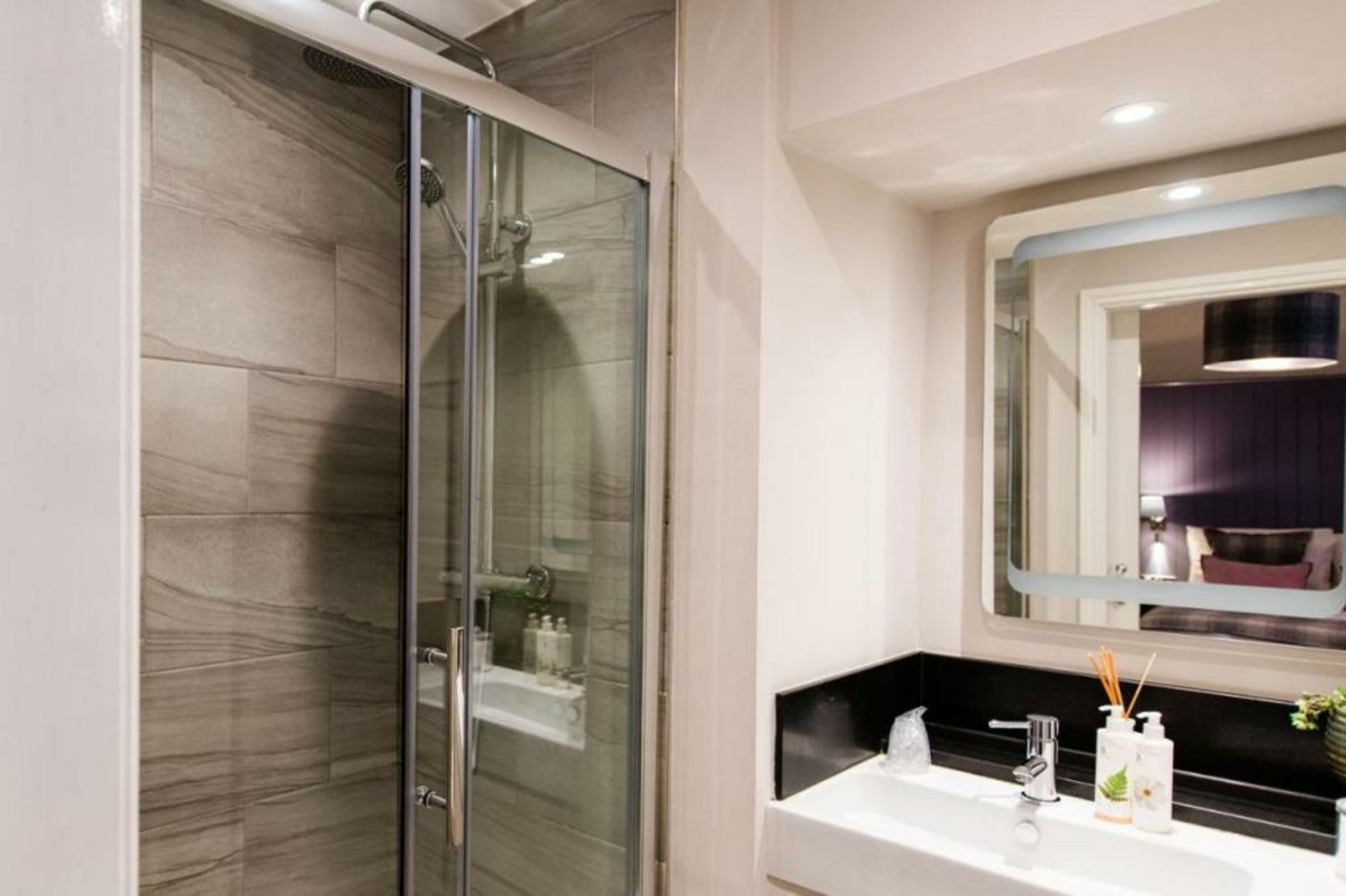 Tweedies Bar and Lodge