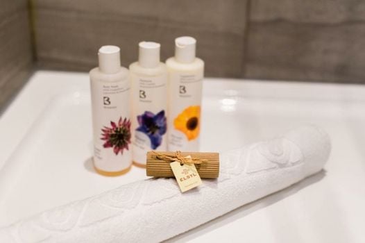 Tweedies Bar and Lodge