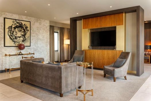 DoubleTree by Hilton Belfast City Ten Square