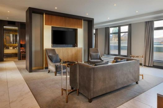 DoubleTree by Hilton Belfast City Ten Square