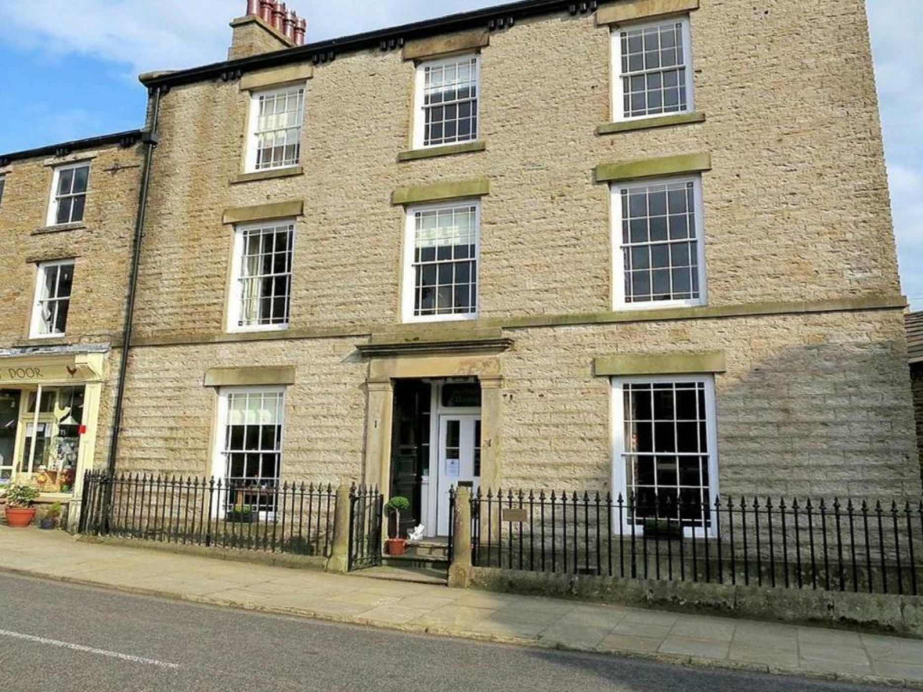 Skeldale House 'All Creatures Great & Small' Luxury Apartments & Studios in Askrigg, Yorkshire Dales