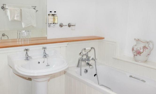 The Charles Bathurst Inn