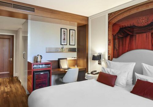 TITANIC Gendarmenmarkt Berlin