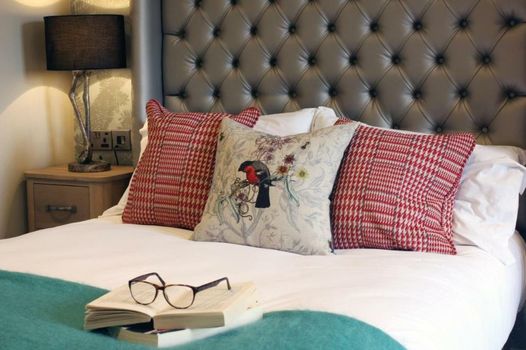 The Millstone, Mellor