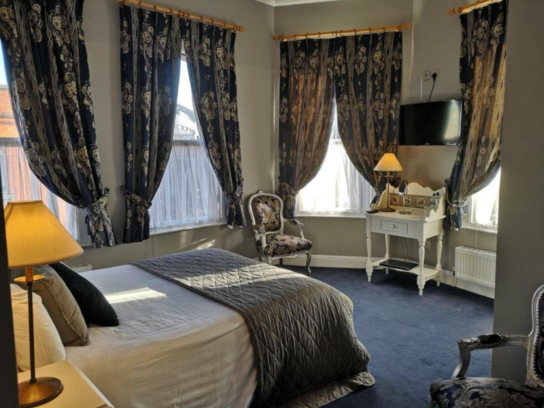 O'Neills Victorian Pub & Townhouse