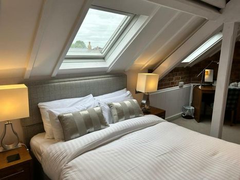 Castle Hotel & Apartments