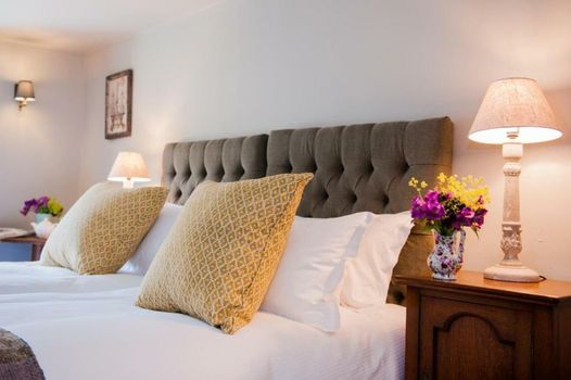 The White Hart, Overton