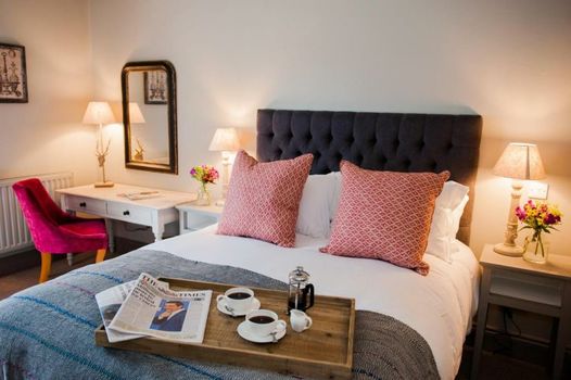 The White Hart, Overton