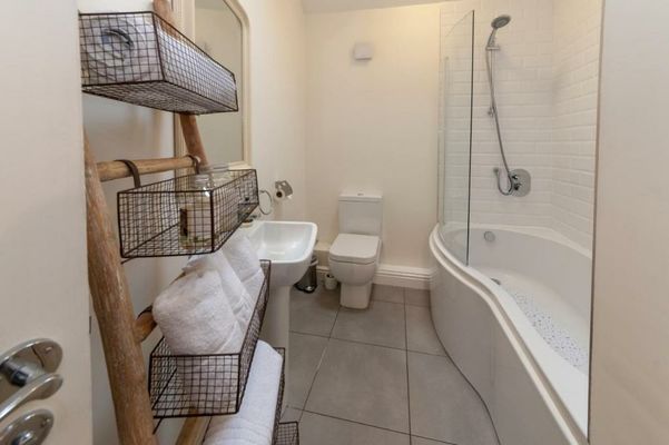 The Hare and Hounds, Levens