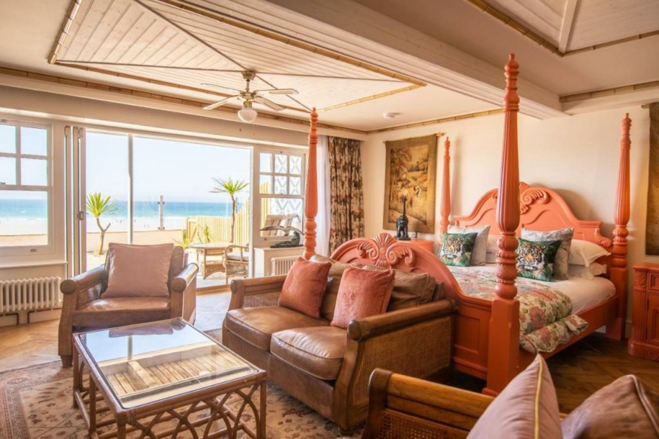 Tolcarne Beach Colonial Restaurant and Rooms