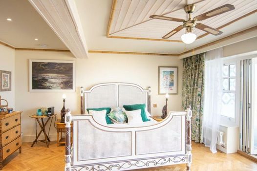 Tolcarne Beach Colonial Restaurant and Rooms