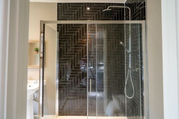 The George Inn & Plaine