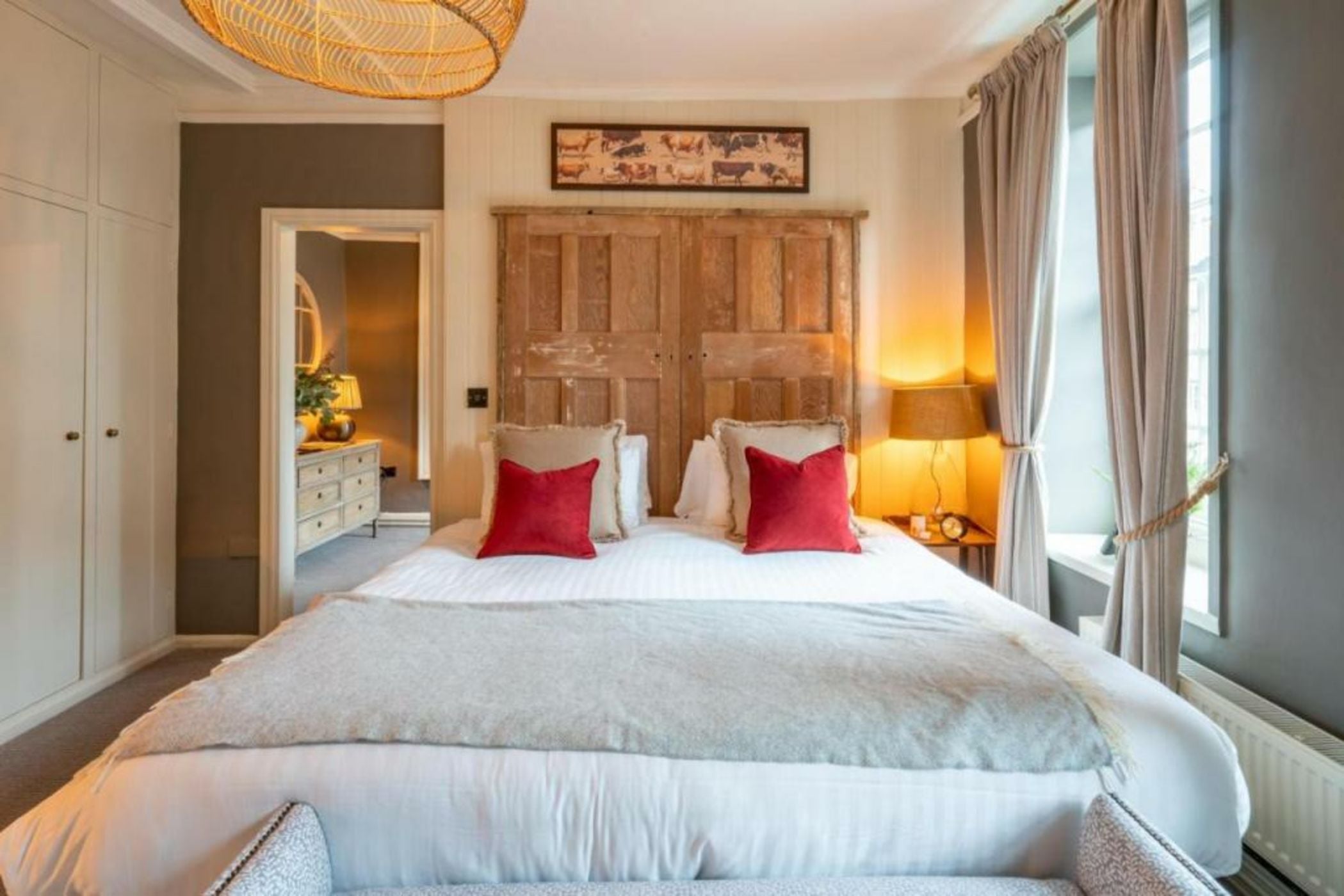 The George Inn & Plaine