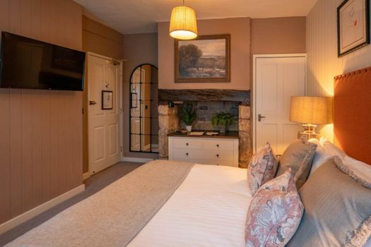 The George Inn & Plaine