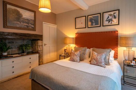 The George Inn & Plaine