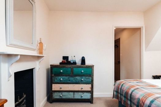 Cat and Custard Pot Inn