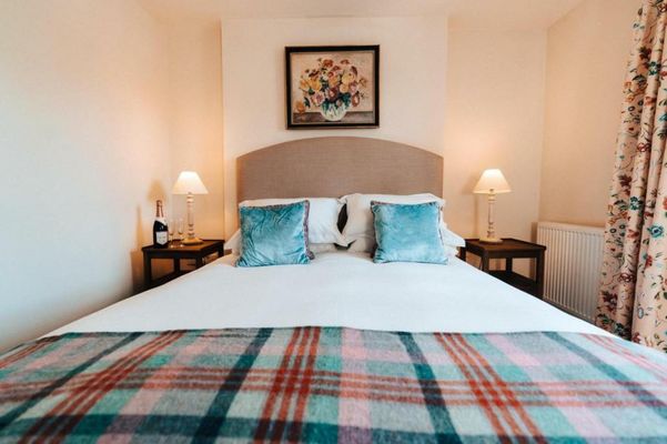 Cat and Custard Pot Inn