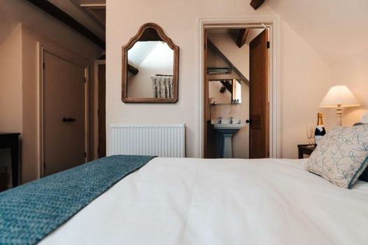 Cat and Custard Pot Inn