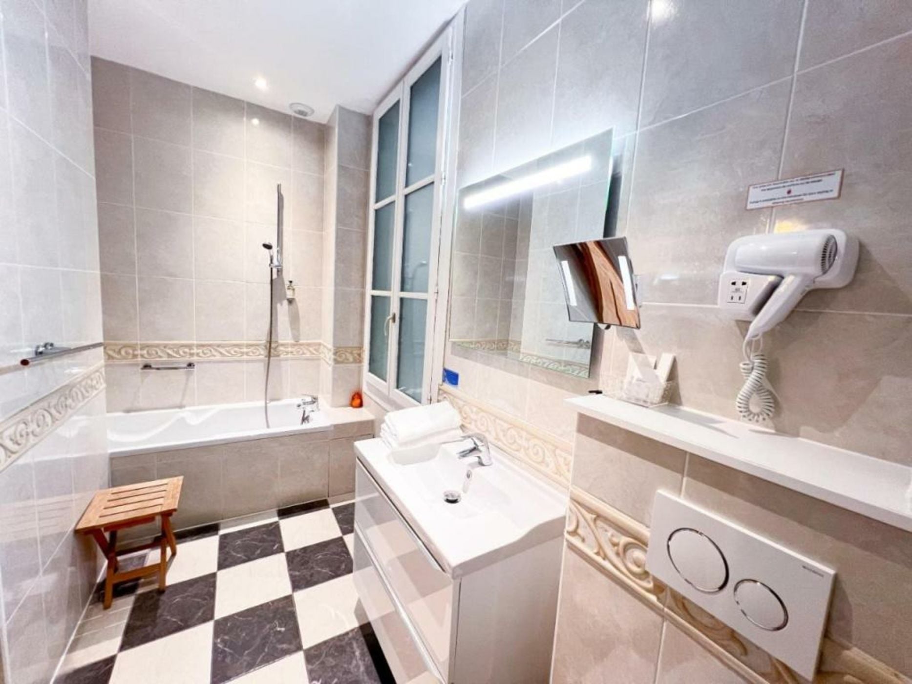 Hôtel d'Aragon - Centre Comédie -