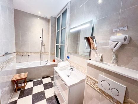 Hôtel d'Aragon - Centre Comédie -