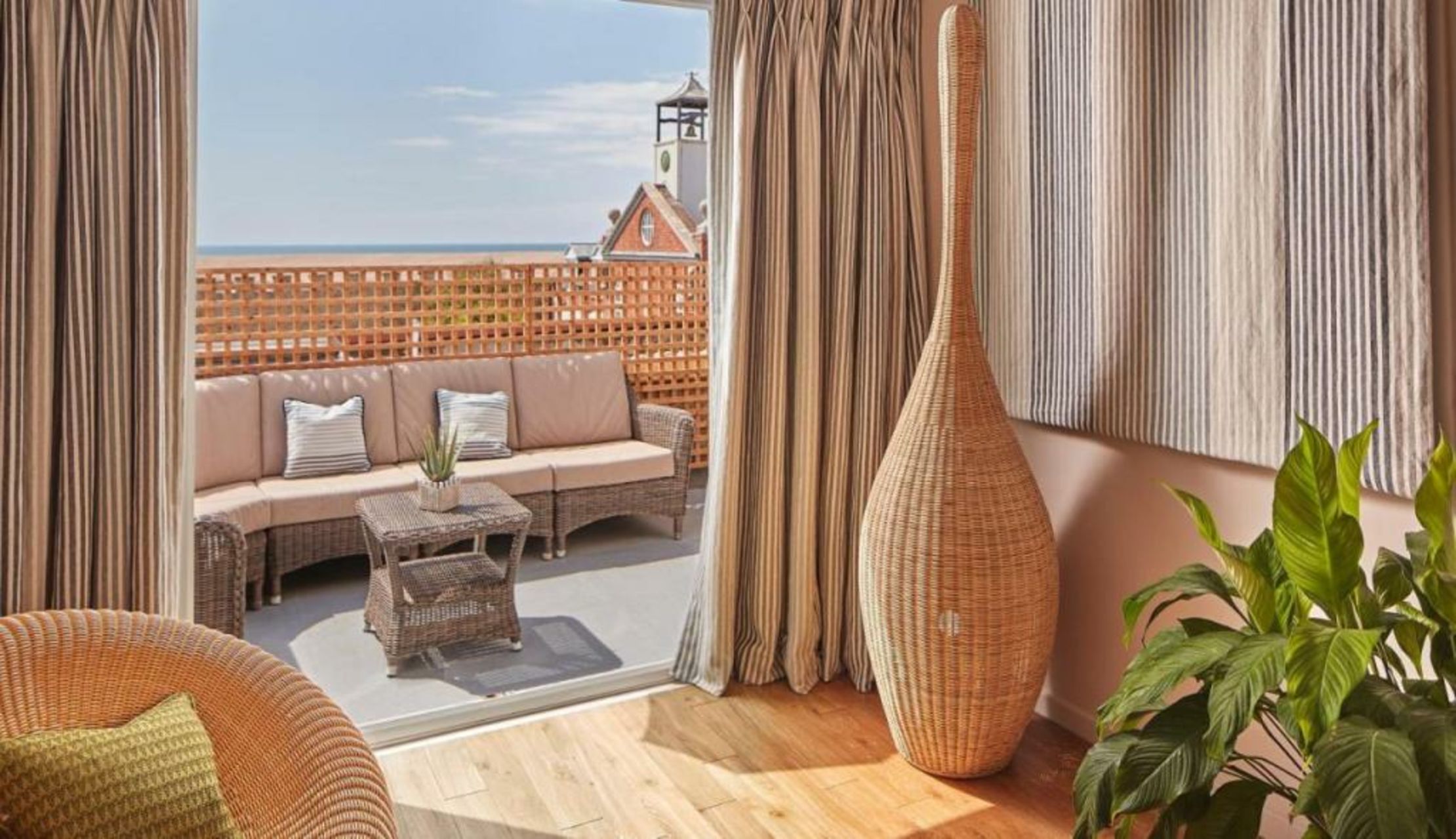 Moonfleet Manor Hotel